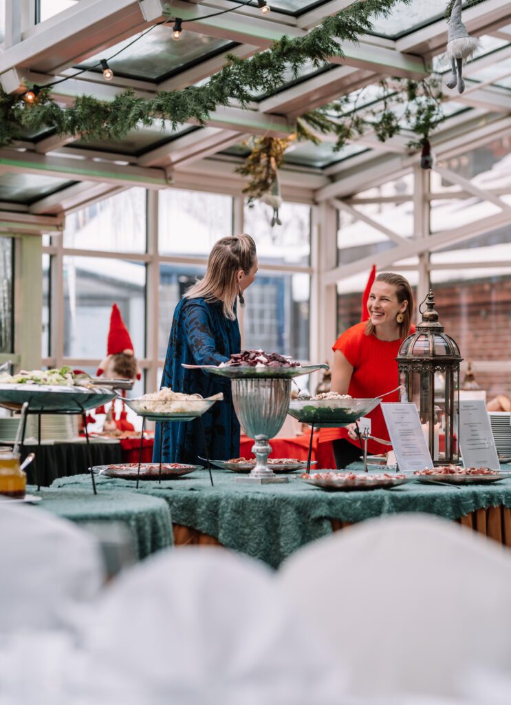 ravintola sipuli joulupöytä